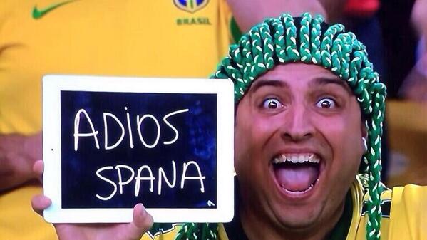 boymetworld91's tweet photo. My new favourite picture of the World Cup so far #ESPvsCHI #FifaWorldCup http://t.co/eRdmgPE6ee