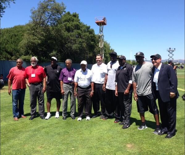 Raiders's tweet photo. Another great group of former Raiders on the sideline today. #RaidersLegends http://t.co/IqeBkUDxe0