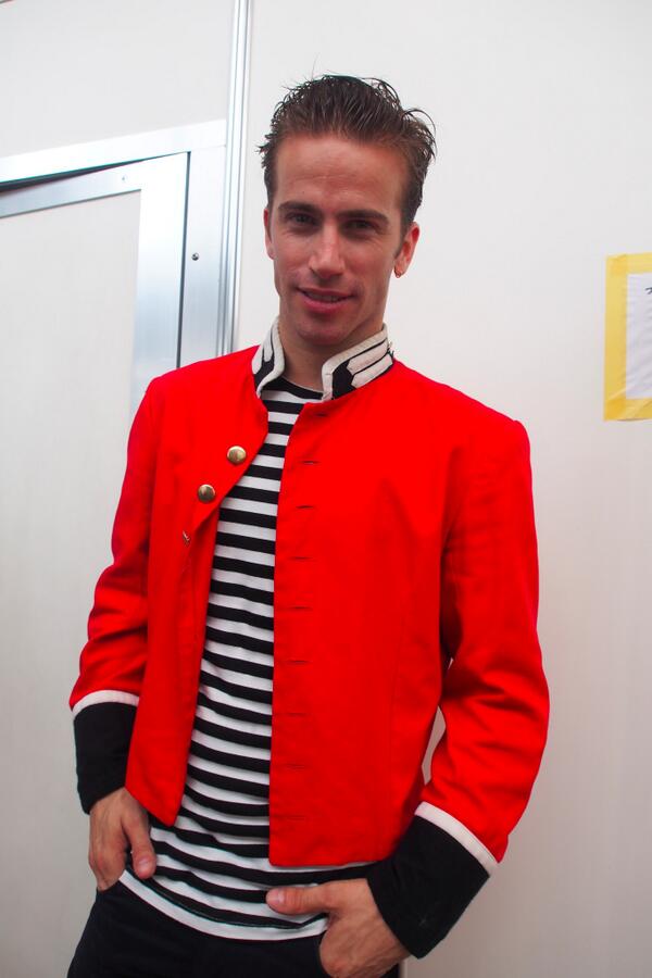 FuerzaBrutaOK's tweet photo. #FuerzaBrutaJapan #Backstage #FBCrew. This is Alvaro. One of our Running Men. Cute, right? http://t.co/MGx1kMfIFx