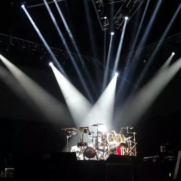 KathyKouruklis's tweet photo. Otra foto del solo de batería de @Mauricio7 @LaLeyOficial #LaLeyRetour #Panamá con mi cámara @SonyPanama #SonyFan http://t.co/NwyQTZ3k9T