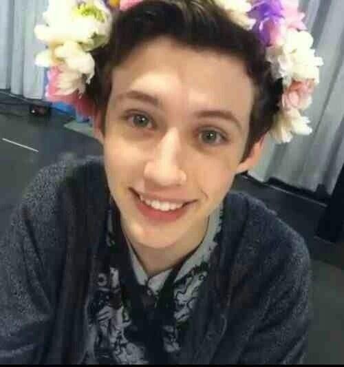 Troye Sivan (@_gcrgeous) on Twitter photo 