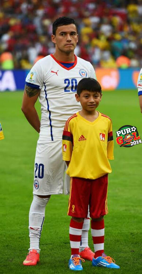 Josué Elías, panameño que le dio suerte a Chile.
midiario.com/purogol
<a href="/cableondasports/">Cable Onda Sports</a> 
<a href="/tvmaxpanama/">TVBasuraPanama</a> 
<a href="/ElGallinazo/">El Gallinazo🇵🇦</a>