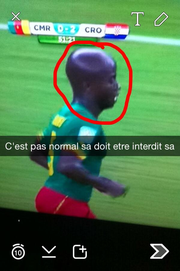 DieffreY's tweet image. “@AbouLunique: "@kababy_5: Waaaaaayeeeeeee il met coup de tête il y a plus de stade http://t.co/I1WcyqxMRX" puuuutain il a un cailloux!