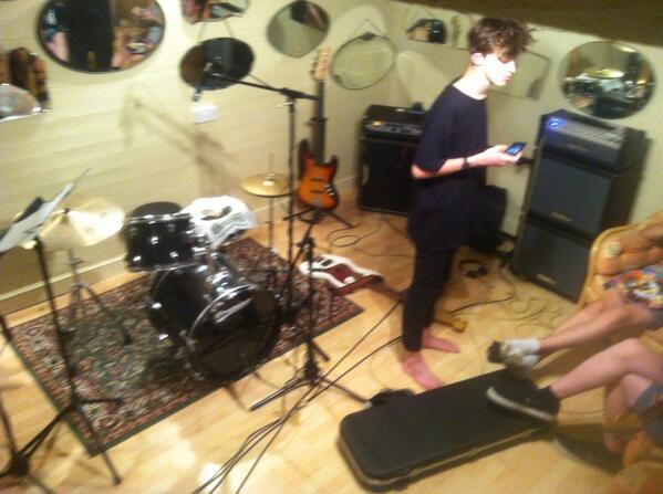 BABY SWIM BAND tweet media