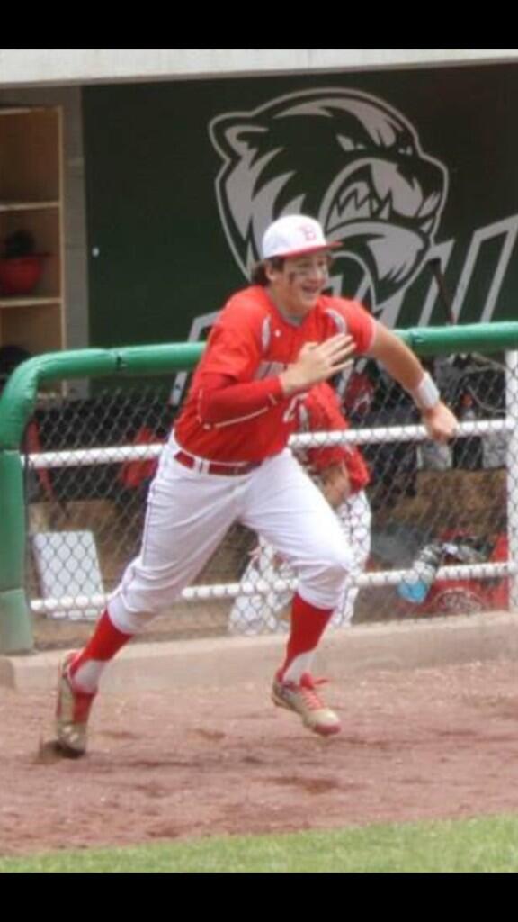 samsquatch22's tweet photo. Bæ: come over

Me: I can't, I have a state championship baseball game

Bæ: I'm home alone...

Me: http://t.co/RAZAaiTapv