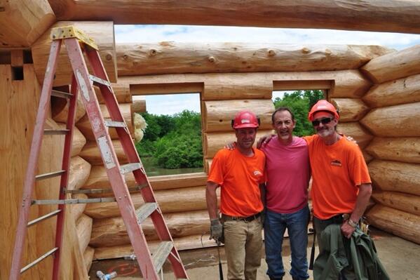 AndreChevigny's tweet photo. Me &amp; @timberkingsam just before I left Kansas for back home, Sammy had it handled @TimberKings @PioneerLogHomes http://t.co/B04mqaqI7i