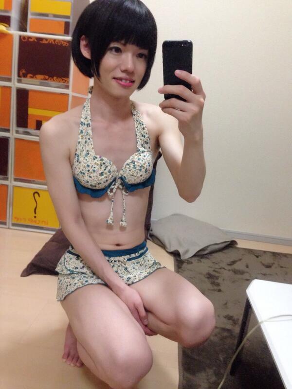 LazyHazyLisa's tweet photo. I put on a bikini http://t.co/yVdAxoxftl
