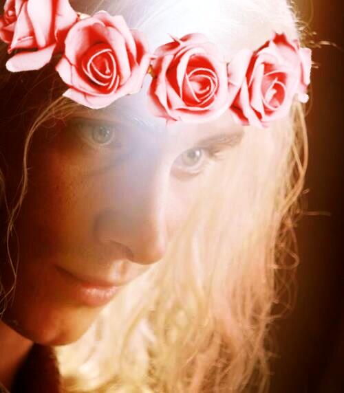 AwokenDragon's tweet image. "It would seem that I have procured a flower crown.~"