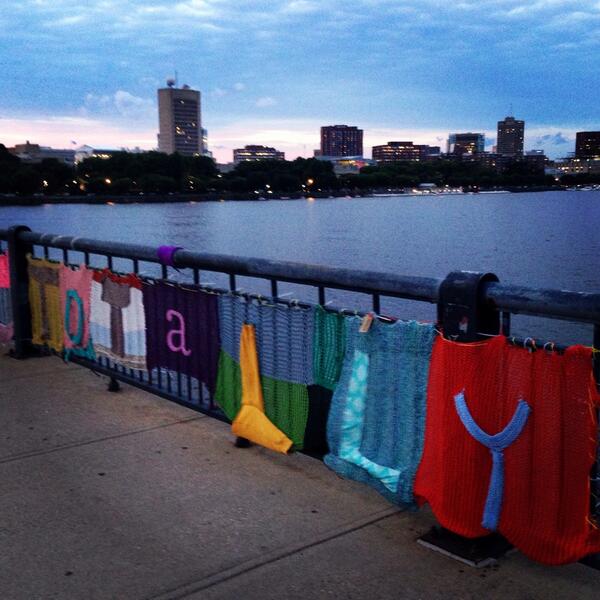 CharlotteFixler's tweet photo. Boston yarn bombers on the loose! Props to @JoiningProject, knitting community together beautifully. http://t.co/HxAMofjSsD