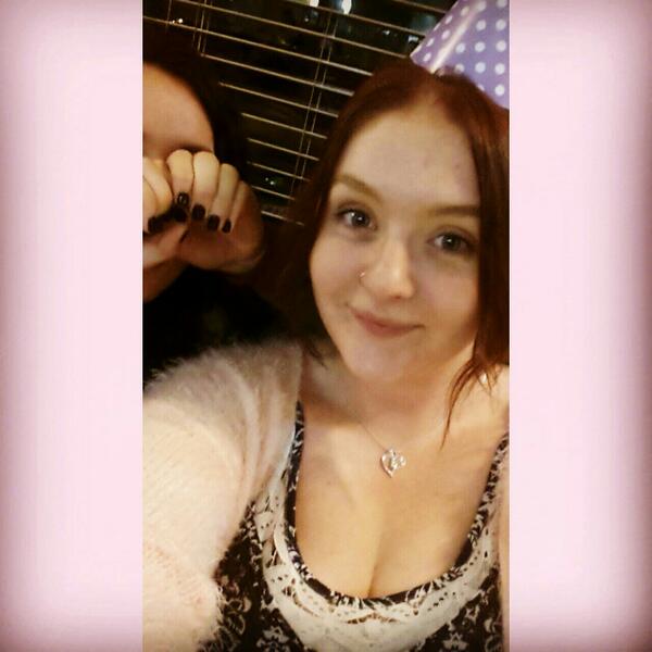 ylimeyo's tweet image. SHES BARELY VISIBLE BC SHES A FUCKBOY BUT THIS IS MY JESTFRIEND YO #favehuman #sweg #hashtaggin #tybg @whisperedpoet♥