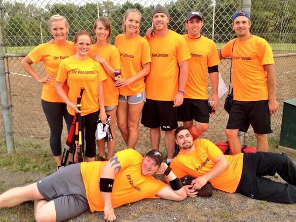 MyrVanFrance's tweet photo. #slopitch tonight!!! 'The VanEgmonds' @Hiller007 @CORPEDOES @Francey73 @Arrielle_ve http://t.co/C88ZJ4St56