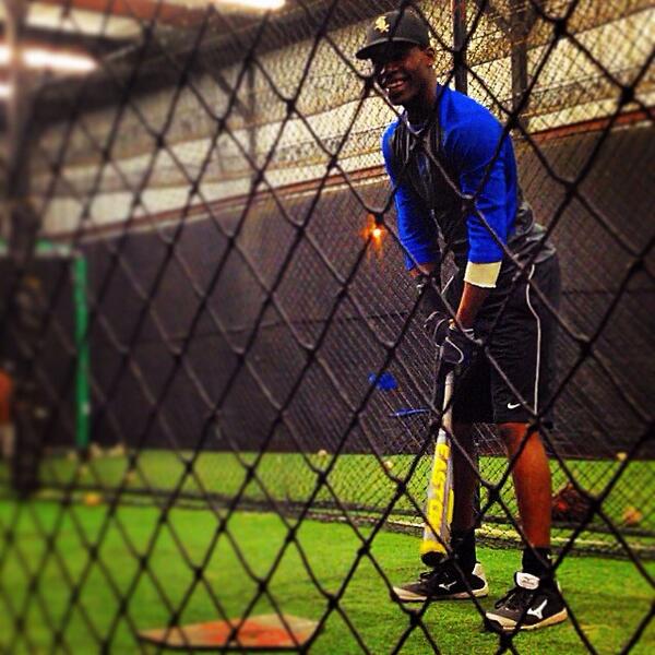 renaldo_morris's tweet photo. You can hate me me but you can't hate the hustle #EWTBF 💙💛⚾️ http://t.co/Q2BeX5CPhI