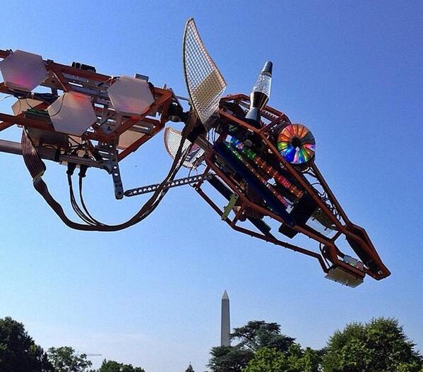 CNET's tweet photo. President Obama got a rare opportunity to pet a robo-giraffe at the White House Maker Faire http://t.co/FZ2g05eVRd http://t.co/sJY1qKYu4x