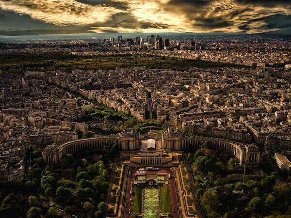 smokah0ntvs's tweet image. One day. #Paris #EiffelTowerView