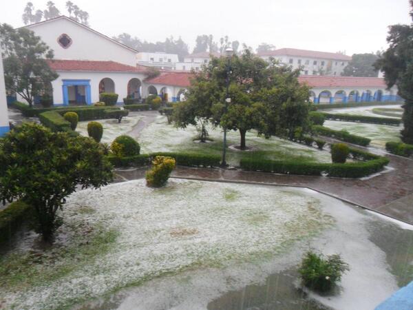 eliizza_Chavez's tweet photo. Pero que granizada!! :3 http://t.co/lHZSY42ZAx