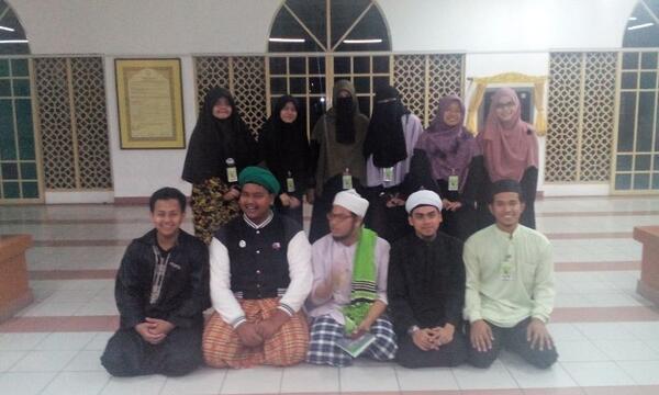 imai_yahoo's tweet photo. Walaupun kmi bukan lgi satu lajnah, tapi kmi ttp satu keluarga till jannah....insya Allah....Amiin..... http://t.co/4o46B2Iw6T