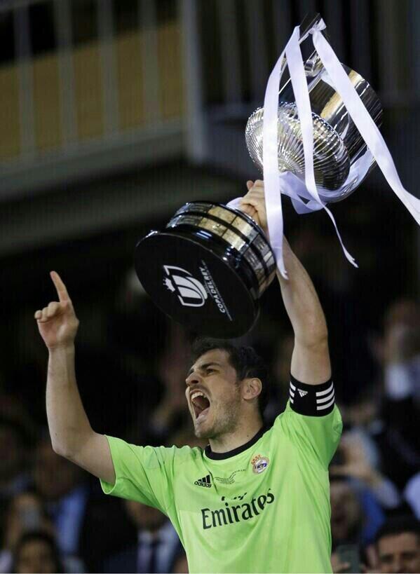 sergiotorober's tweet photo. Tendremos el orgullo de haber levantado la ultima copa del rey con el rey Juan Carlos I, un rey madridista HalaMadrid http://t.co/8YxIcscBZL