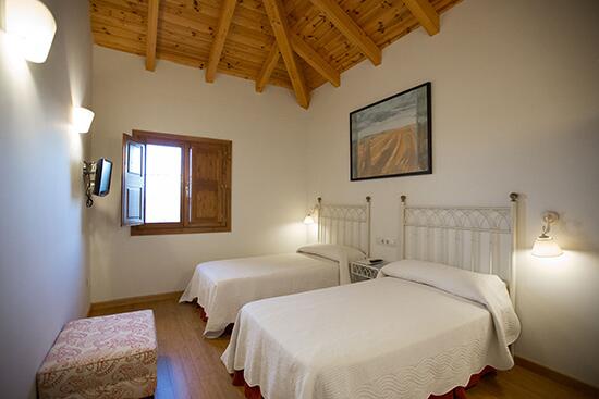 HotelBarreal's tweet photo. Disfruta de nuestras habitaciones dobles con 2 camas o cama de matrimonio con baño propio y vistas de autentico relax http://t.co/D3Nw4ZEt90