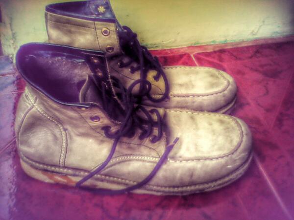 Di jual santai ukuran 43 minat hub 08981338610..