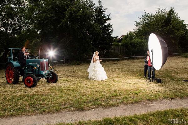 linsenbub's tweet image. Behind the Scenes-Bild vom After-Wedding-Shooting am Dienstag. :) Give em Light!