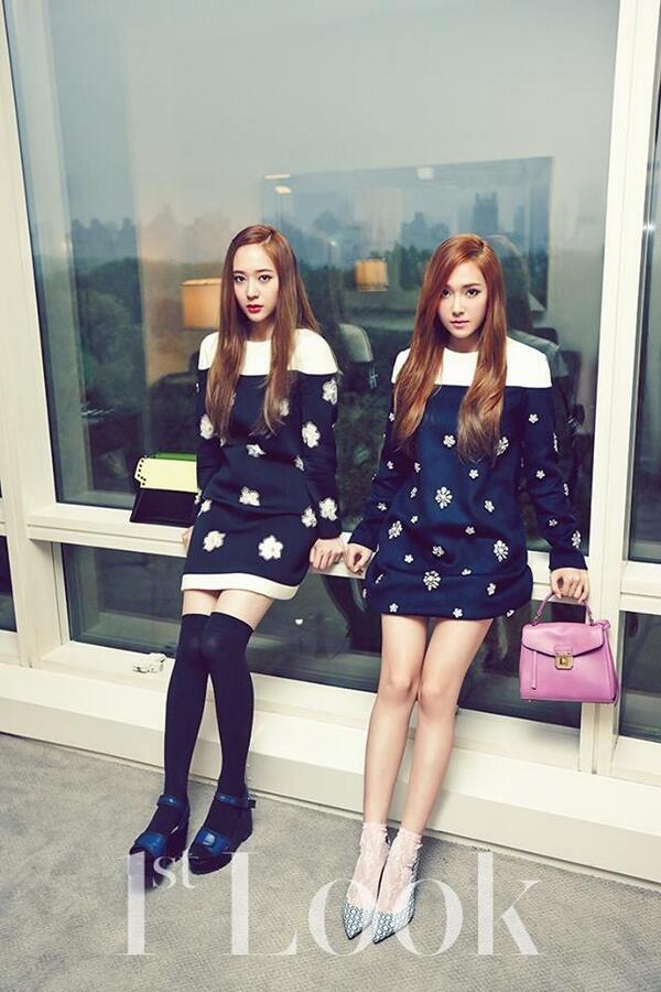 KpopFandomLove's tweet photo. Jessica and Krystal 😍💘 http://t.co/Ae5k9xIQWt
