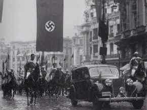 revistamongolia's tweet photo. La Gran Vía se engalana para las grandes ocasiones. Como aquella vez... #MongoliaDirecto http://t.co/JjHWKGTmzK