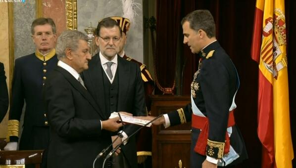elmundoes's tweet photo. #EnVivo Don Felipe jura como Rey sobre la Constitución Española y asume la Corona http://t.co/jCNXQuqmMx http://t.co/jXhUcFkBdJ