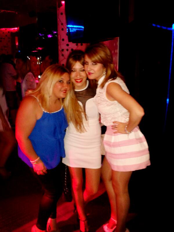 beatrizmartin50's tweet photo. Con las ponys wapasss @anuxygarciam y @nere_a16 http://t.co/pT0sWgKdHA