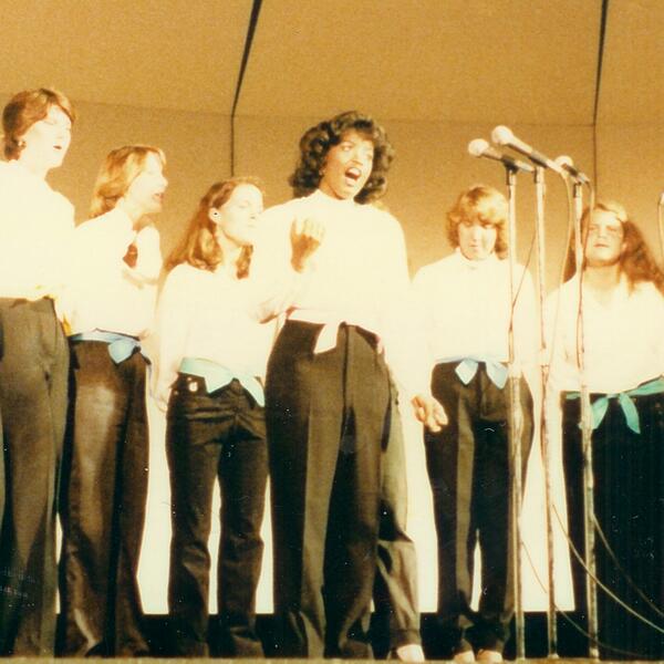 HelenRLittle's tweet photo. Before I was behind the mic @1067Litefm I was behind a different mic. #throwback #radio #music #tbt #unc #loreleis http://t.co/Jwcl4ff9EF