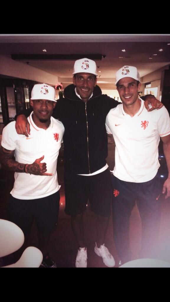 Robin van Persie tweet media