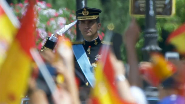 elmundoes's tweet photo. #EnVivo Los Reyes llegan ya al Palacio Real. Les reciben con salvas y el himno nacional http://t.co/jCNXQuqmMx http://t.co/rcYochmvOy