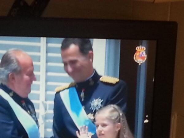 grv312's tweet photo. Tres generaciones reales
V. E. R. D. E. http://t.co/NxY7z5Jjr6