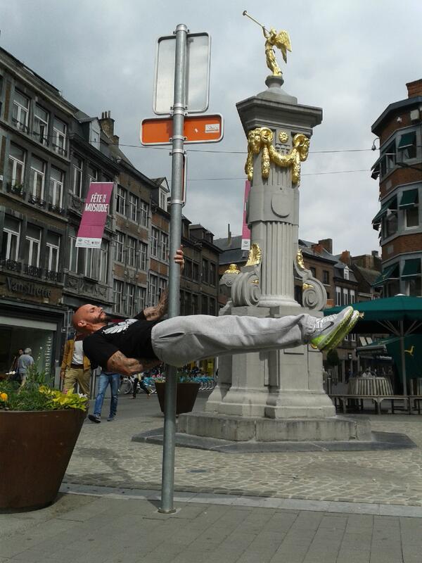 La musculation de rue est en vogue en Belgique. Reportage à 13H30 <a href="/SArcq/">SophieArcq</a> sur <a href="/RadioContact/">Radio Contact</a>