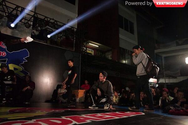 KalimantanFlava's tweet photo. Kalimantan flava ! @melviins @Dutta_FSK @Bowoluckidz @dhiandory @adityadmz @ni2s_ @yuda_yuyu and Lutvi like a Knight! http://t.co/kgCNUKtvrV