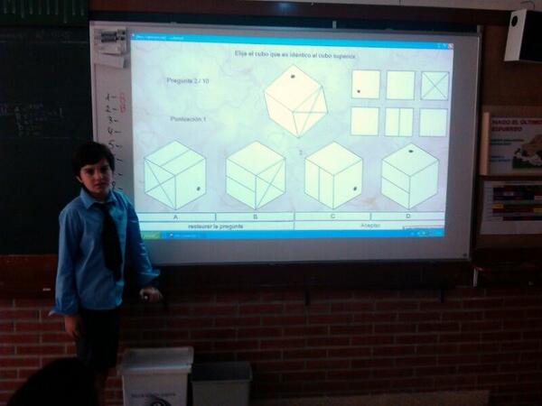 Ayalde_Munabe's tweet image. Clase de matemáticas con don @OskarFiatCardas Trabajo especial con #CUBETEST en 6EP. @Colegiomunabe