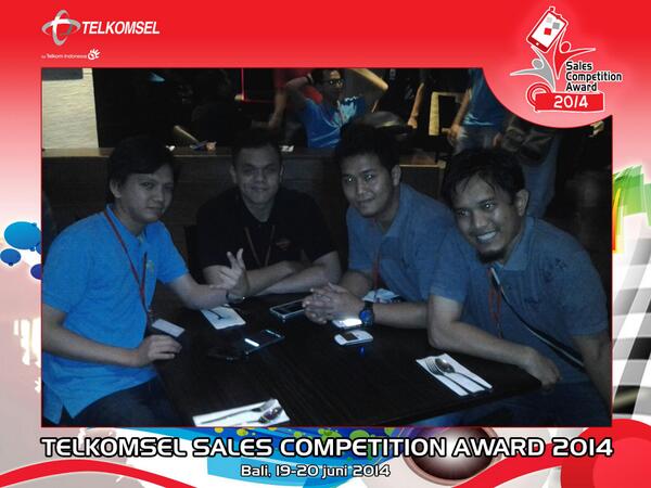 Shares cheerful moment At Hardrock Cafe Kuta Bali for Telkomsel Sales Competition Award 2014