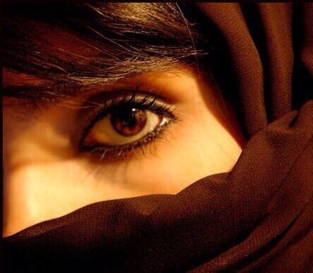 عينّاي تراك جميٌل تراك نقيٌ تراك شيئآ لم ترى مِثلهہ ابداً *