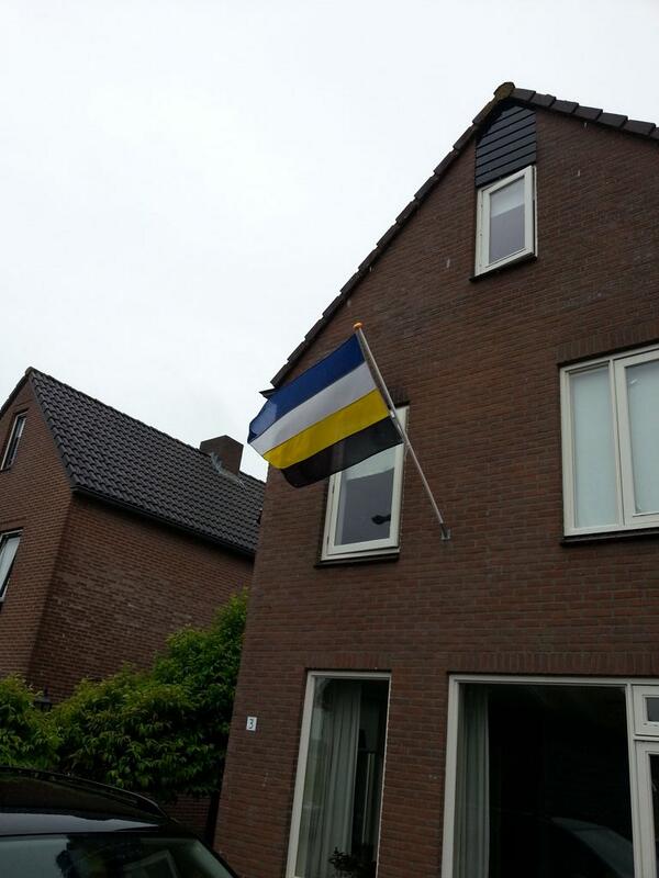 Heeft u hem al hangen!
#feestvierdaagse #Blokzijl