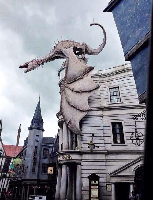 HtothePotter's tweet photo. Omfg it's the dragon on top of Gringotts http://t.co/G8Upb5ZABH