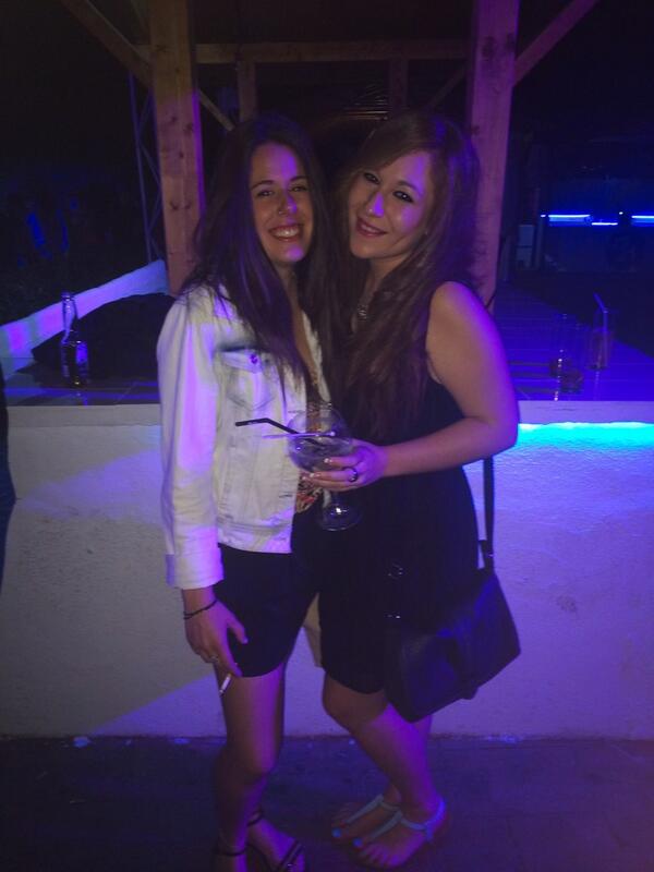 Jessi_Siles's tweet photo. @lauriigss @SandraNietoFdez os adoro😍😍 http://t.co/9yBrPk8E9N"