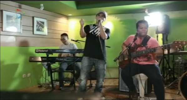 kompascom's tweet photo. [Video]: Single Selfie dari Endrumarch sebagai mood booster Anda sehari-hari #StudioAttack http://t.co/0412e8gidv http://t.co/2i56AhDjys