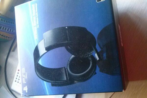 iDaMoNz's tweet photo. Sorteo cascos de ps3 nuevos RT y follow a mi y a @epic_Warriors @xKiiMa_ @JoseMiREUS11 @byRaPiid @PeTeTeWorld 29acaba http://t.co/laiXJ8R2ms