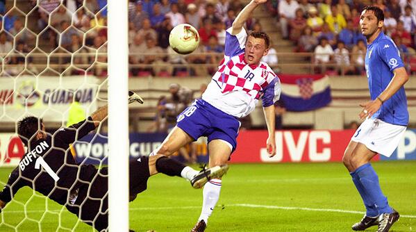 VfL_Wolfsburg's tweet photo. History! Ivica #Olic´ goal last night against Cameroon, and at the 2002-@FIFAWorldCup against Italy. #WM2014 #CMRCRO http://t.co/uayZZT1PvK