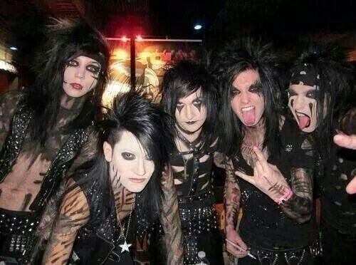 DiauraB's tweet image. #escuchando 🎧 #perfectweapon🎼🎶🎵 #blackveilbrides  #BVBArmy  #BVB