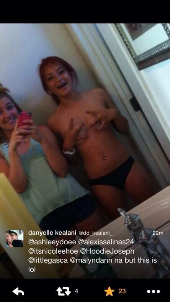 ThottieClub's tweet photo. they DTF :D hit them upp ! #ThottieClub http://t.co/UmBHxnqvmo