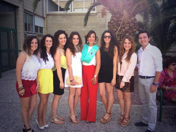 BegooWenLopezLo's tweet photo. Sii!! 🎓🎓🎓 http://t.co/J3nanlM1PD