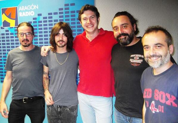 <a href="/csonoraAR/">comunidadsonora</a> <a href="/aragonradio/">Aragón Radio</a> <a href="/L4RED/">L4 RED</a> <a href="/PedroAndreuHDS/">Pedro Andreu</a> Mama Kin <a href="/salalopezz/">Sala López</a>