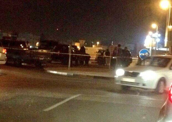 لازالت قوات النظام الخليفية تحاصر بلدة السنابس و تمنع دخول و خروج الأهالي و أنباء عن اعتداء على أحد المساجد. #Bahrain