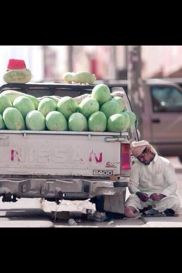 M7mdAlsarraf's tweet photo. يشترون أغلى الماركات، يذهبون إلى أرقى المطاعم، ويعطون بخشيش، ويفتخرون بمكاسرة هذا المسكين لا تكاسره: فتكسره #حقيقة http://t.co/rvuStFKMrS