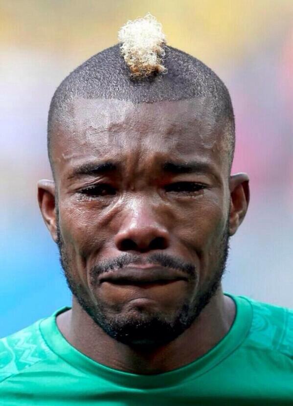 michoficial's tweet photo. A pesar de que su padre murió 2 horas antes del partido, Serey Die inició el partido.

#RESPECT http://t.co/QQmaX58Fn3